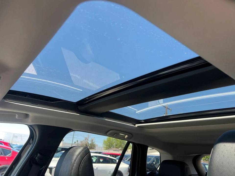 2025 Mazda CX-50 - Image 25 of 31