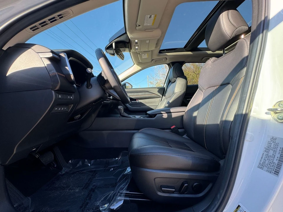 2025 Mazda CX-50 - Image 20 of 31