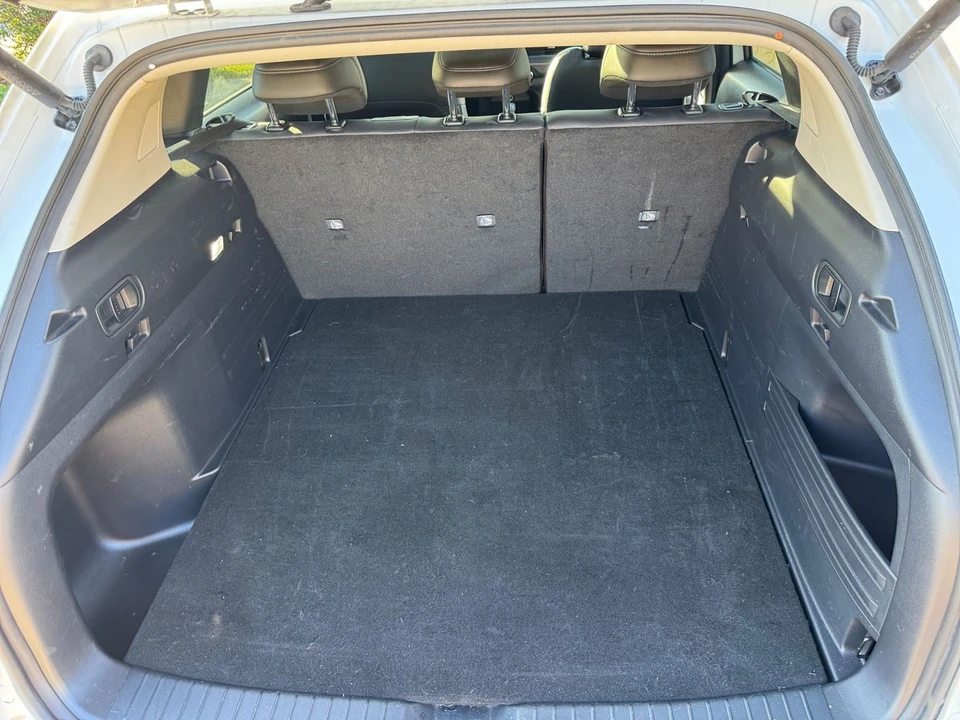 2025 Mazda CX-50 - Image 24 of 31