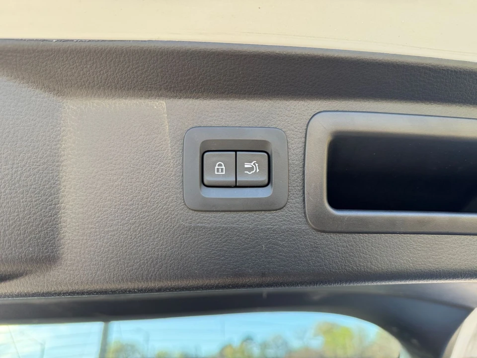 2025 Mazda CX-50 - Image 17 of 31