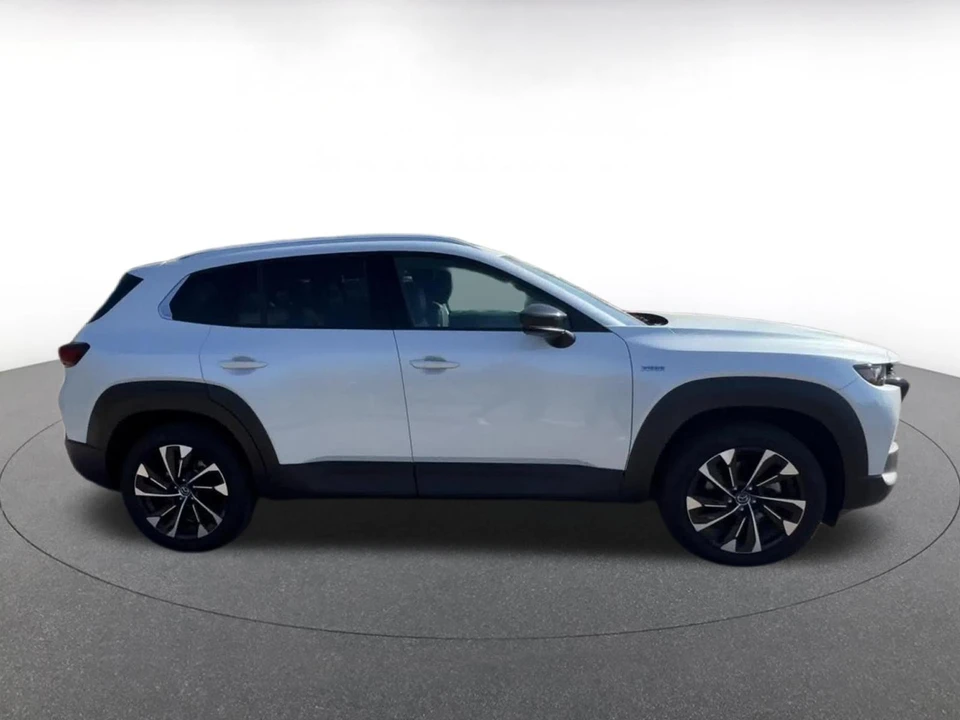 2025 Mazda CX-50 - Image 13 of 31