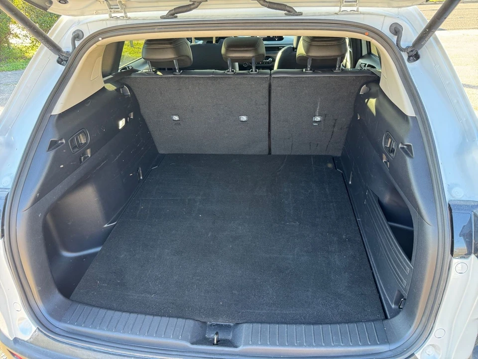 2025 Mazda CX-50 - Image 18 of 31