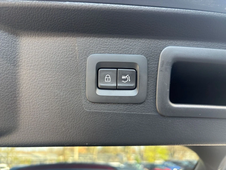 2025 Mazda CX-50 - Image 24 of 31