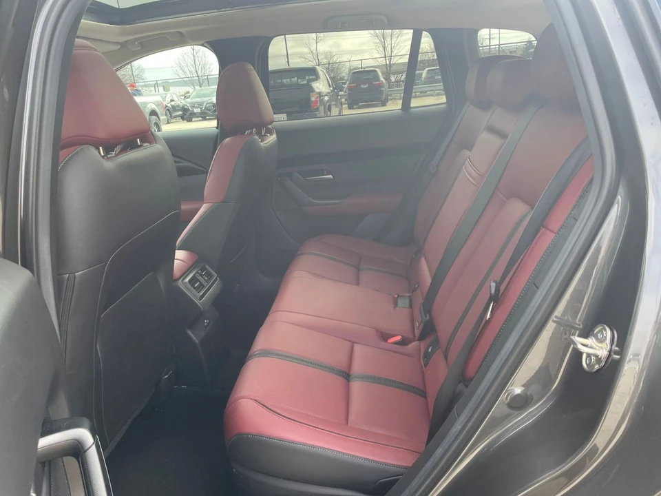2025 Mazda CX-50 - Image 24 of 31