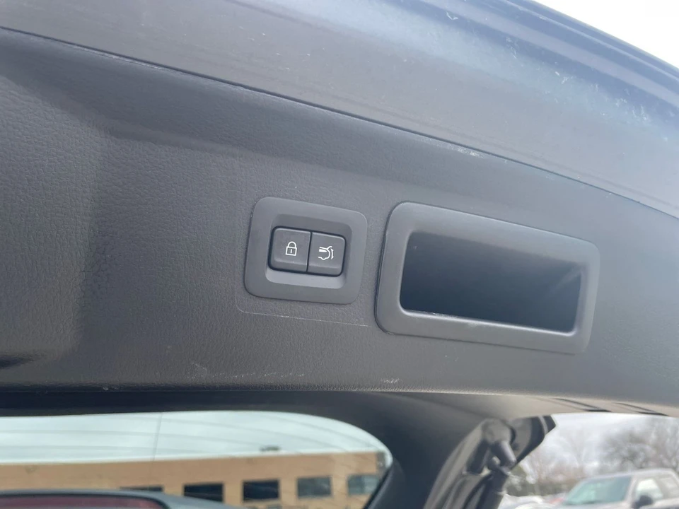 2025 Mazda CX-50 - Image 21 of 31