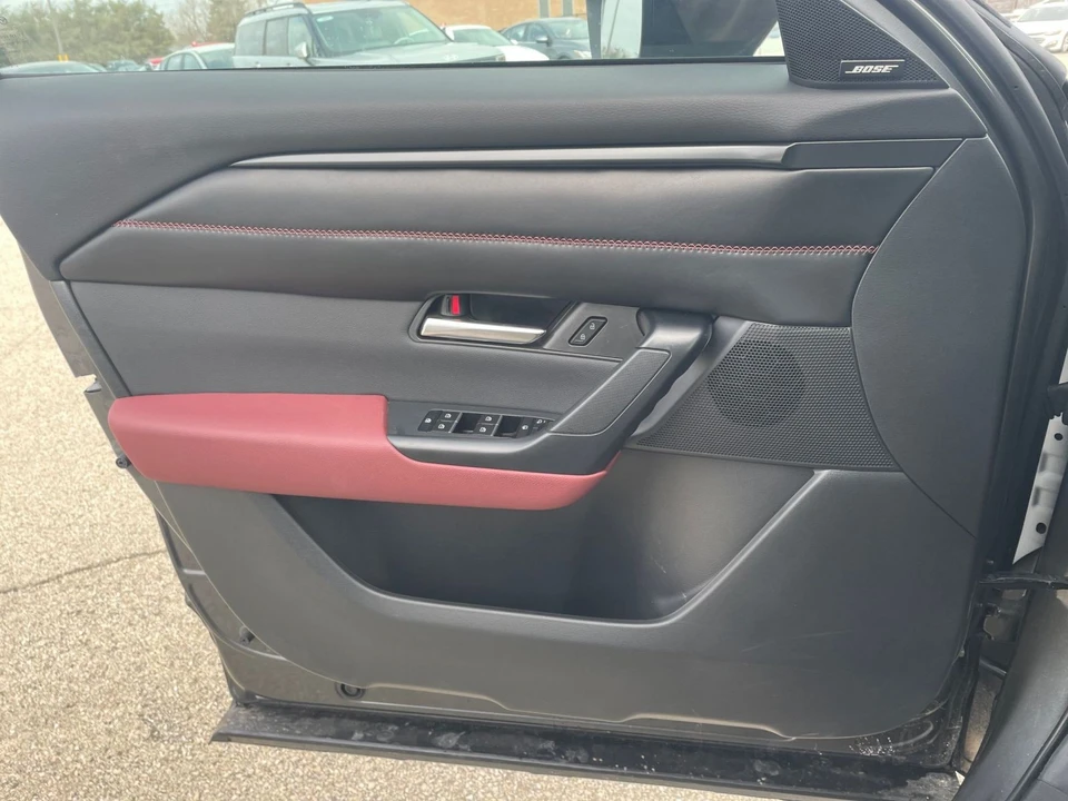 2025 Mazda CX-50 - Image 15 of 31