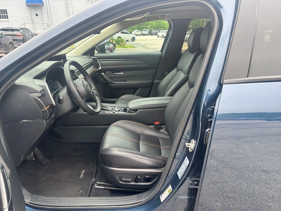 2025 Mazda CX-50 - Image 25 of 31