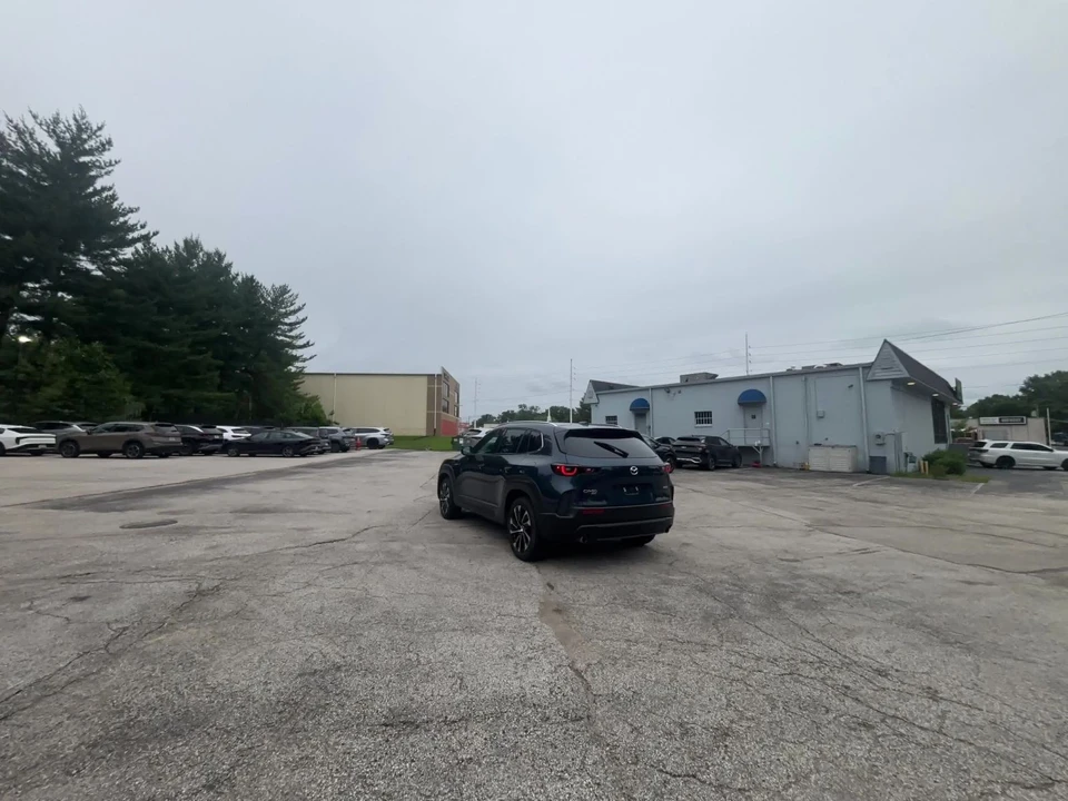2025 Mazda CX-50 - Image 18 of 31