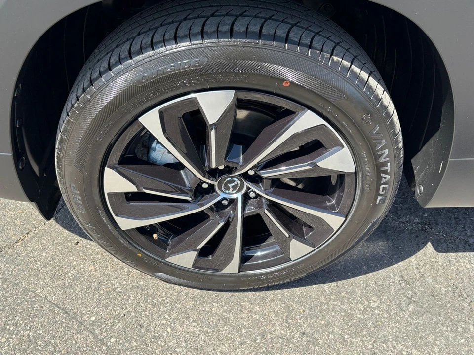 2025 Mazda CX-50 - Image 29 of 31