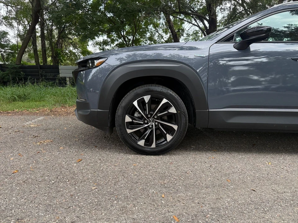 2025 Mazda CX-50 - Image 12 of 31