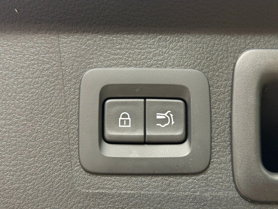 2025 Mazda CX-50 - Image 24 of 31