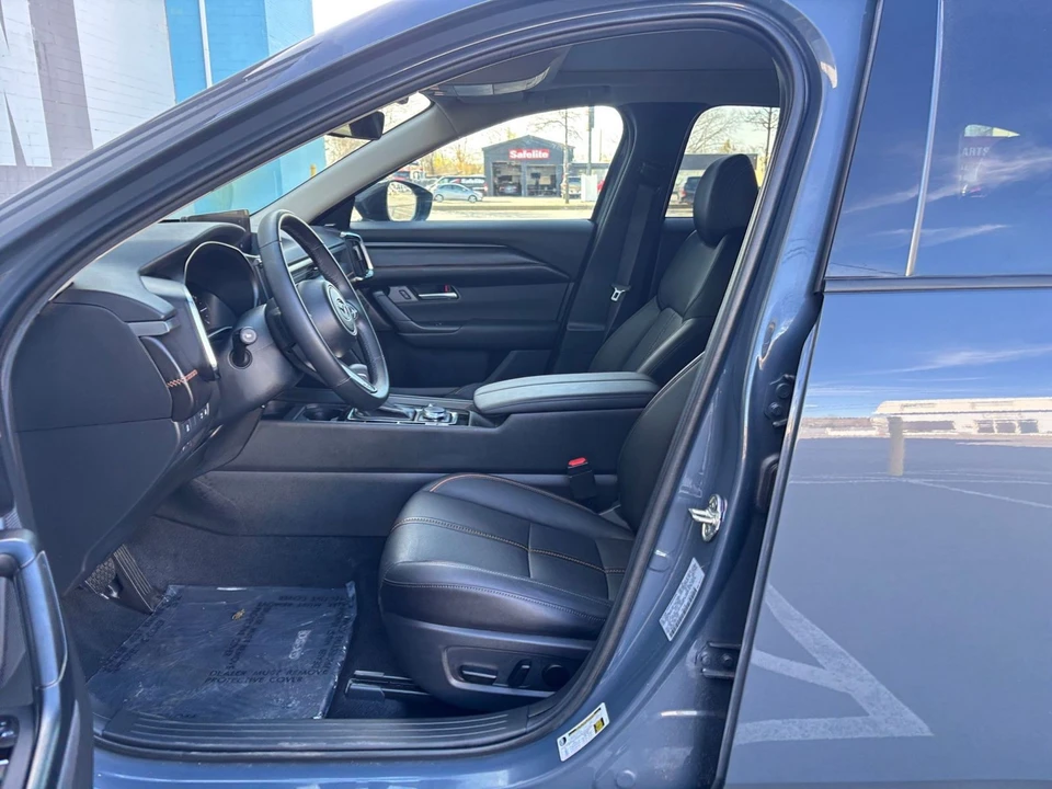 2025 Mazda CX-50 - Image 24 of 31