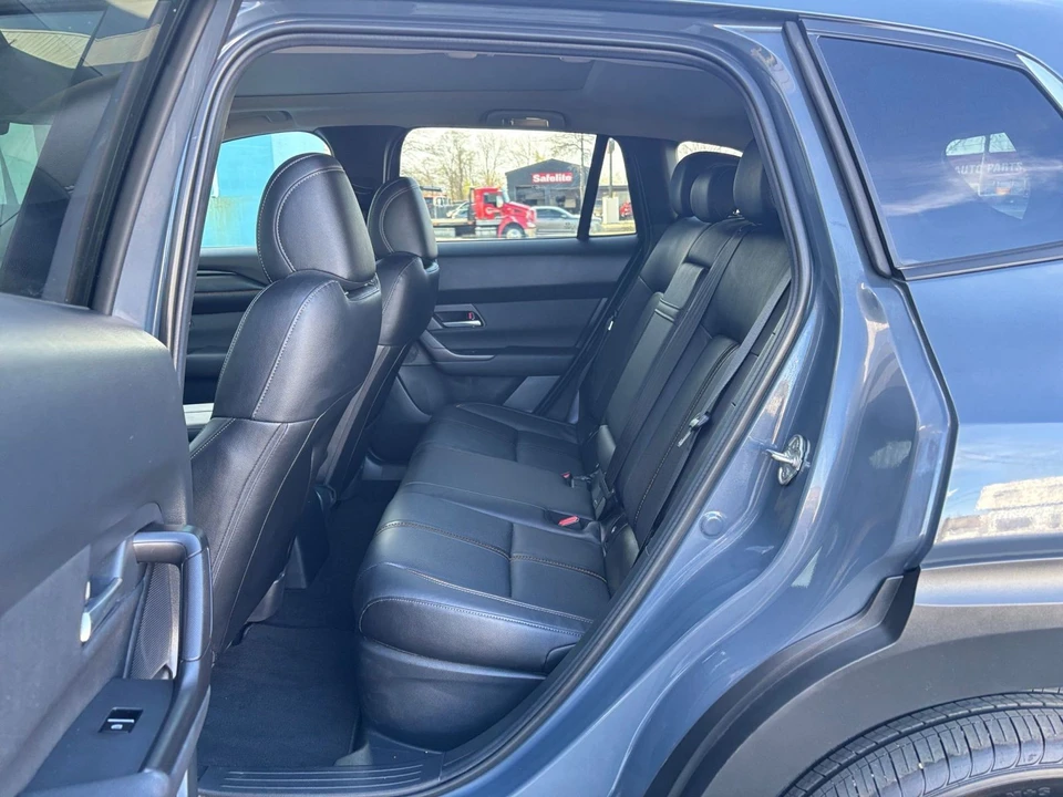 2025 Mazda CX-50 - Image 23 of 31
