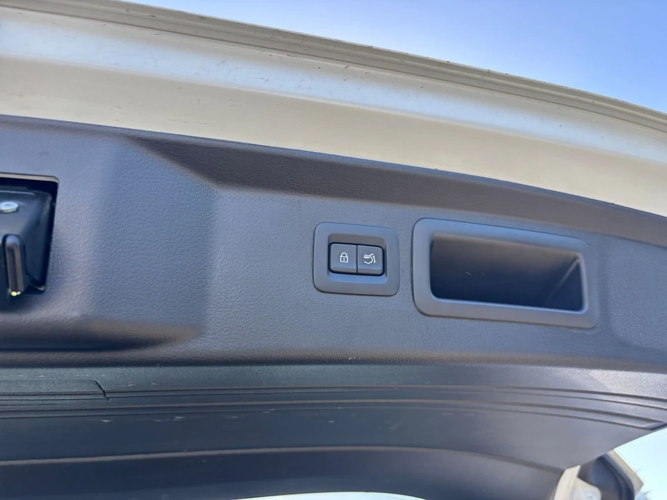 2025 Mazda CX-50 - Image 20 of 31