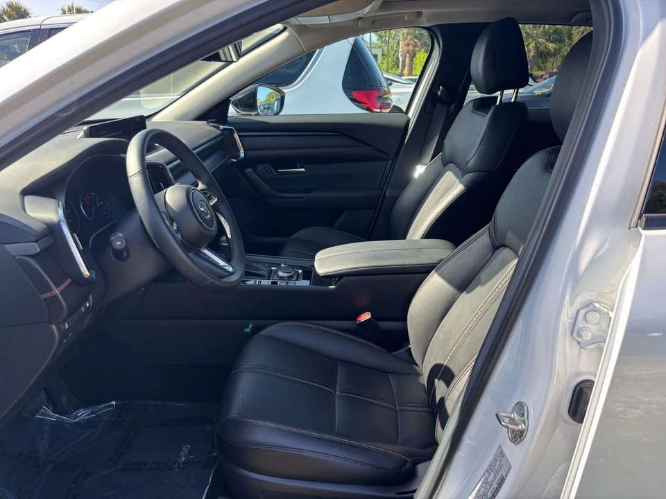 2025 Mazda CX-50 - Image 24 of 31