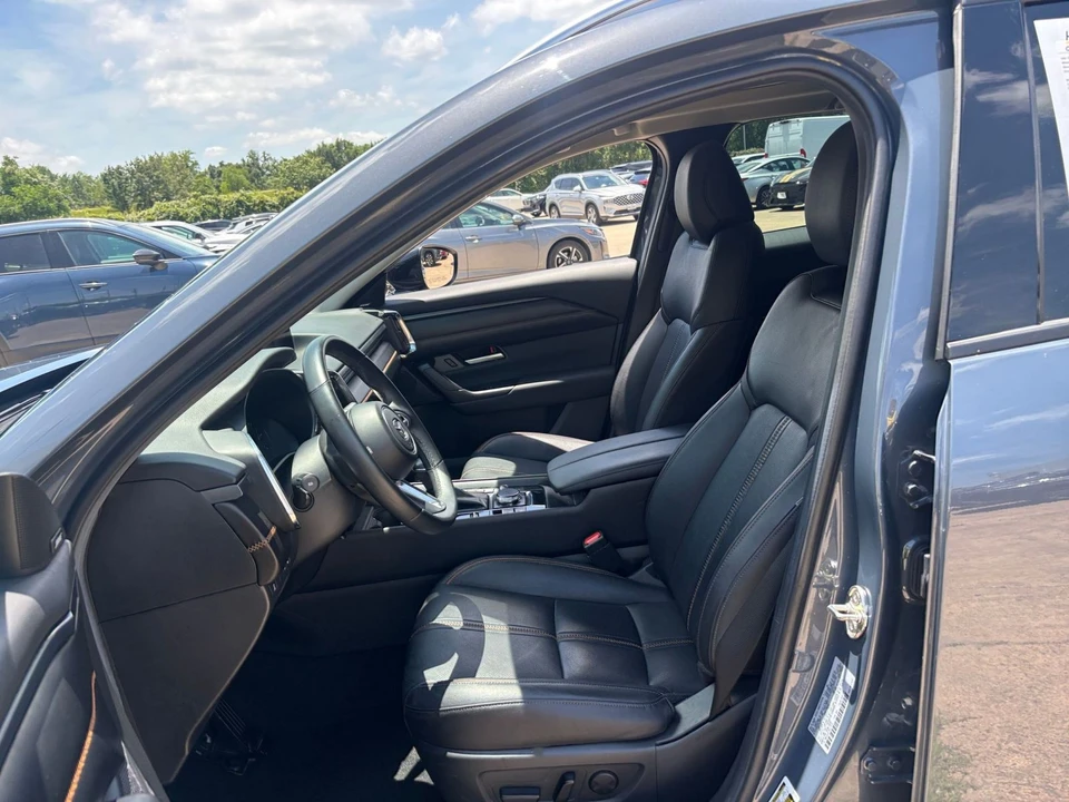 2025 Mazda CX-50 - Image 25 of 31