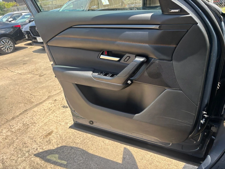 2025 Mazda CX-50 - Image 17 of 31