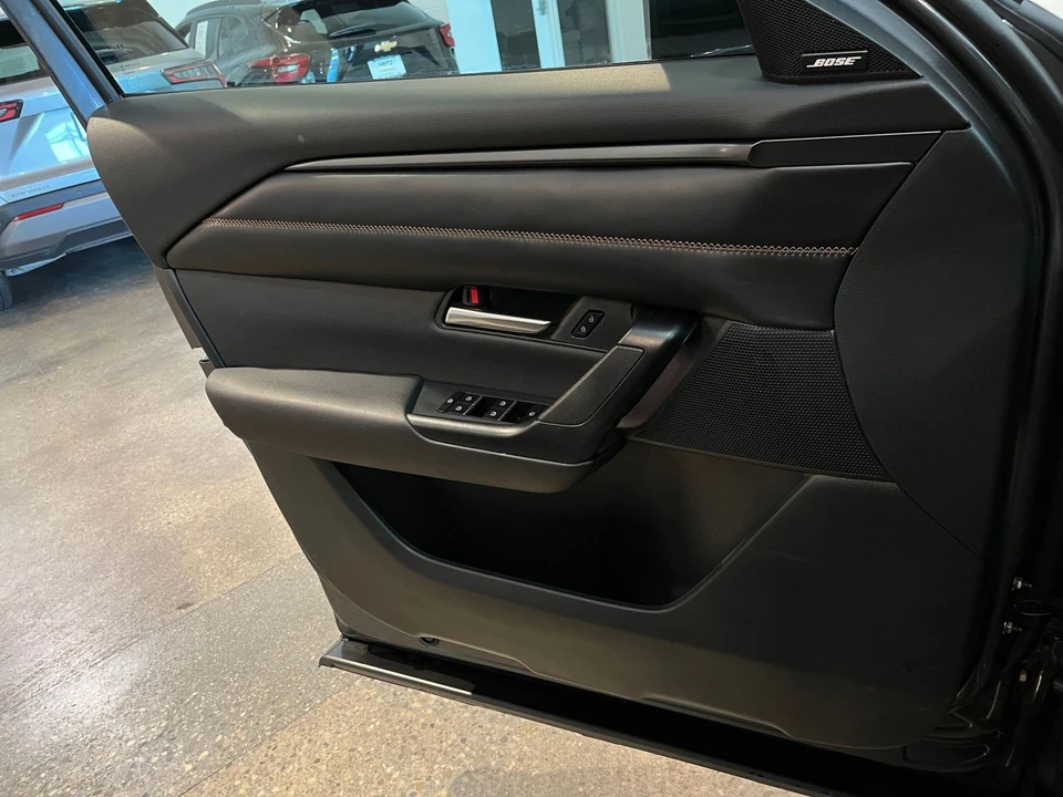 2025 Mazda CX-50 - Image 17 of 31