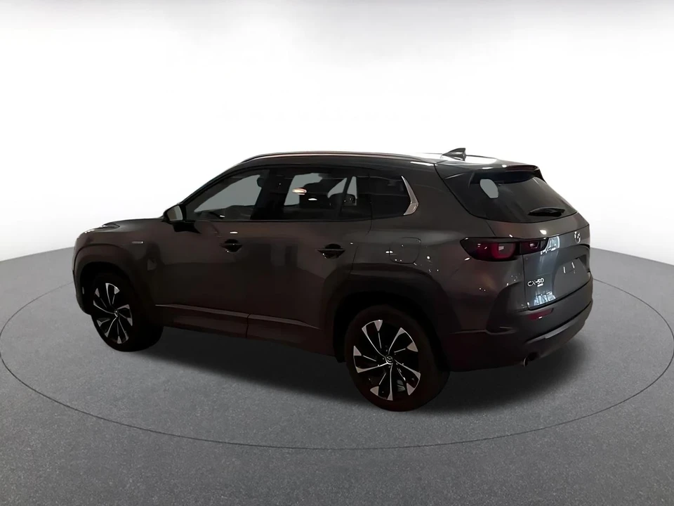 2025 Mazda CX-50 - Image 9 of 31