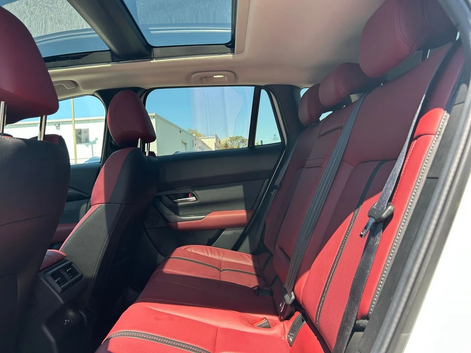 2025 Mazda CX-50 - Image 17 of 31
