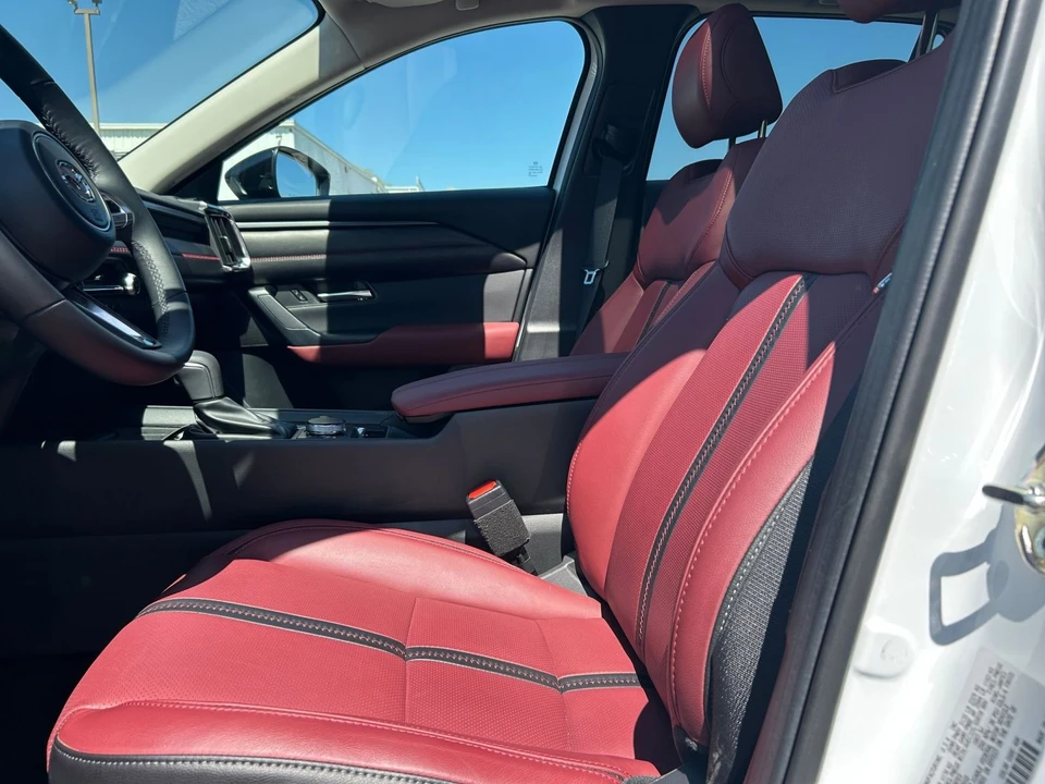 2025 Mazda CX-50 - Image 18 of 31