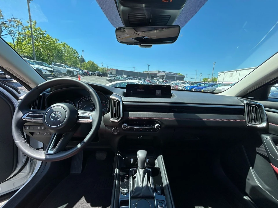 2025 Mazda CX-50 - Image 24 of 31