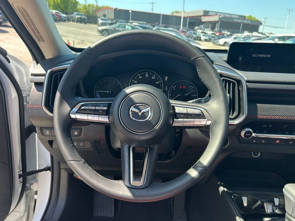 2025 Mazda CX-50 - Image 25 of 31