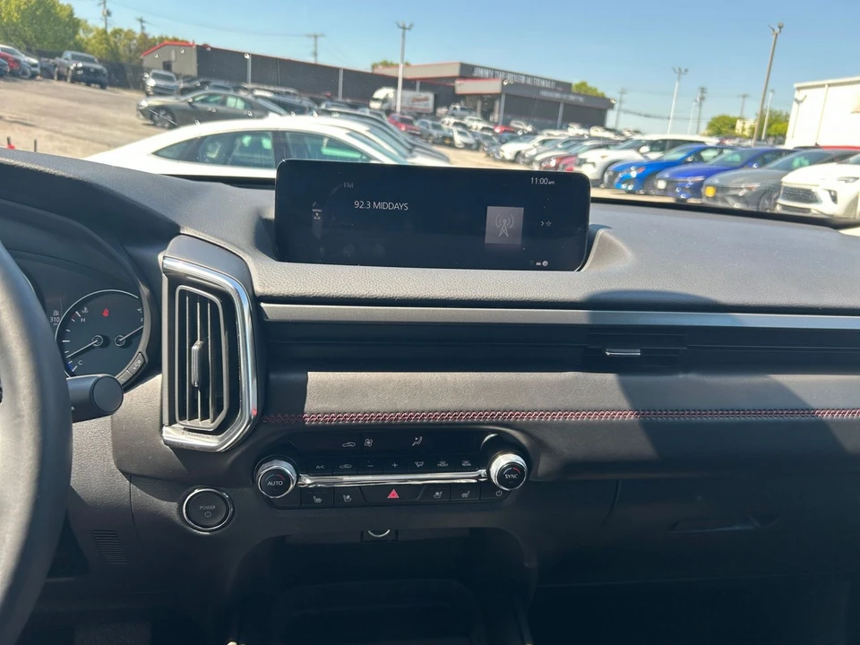 2025 Mazda CX-50 - Image 14 of 31