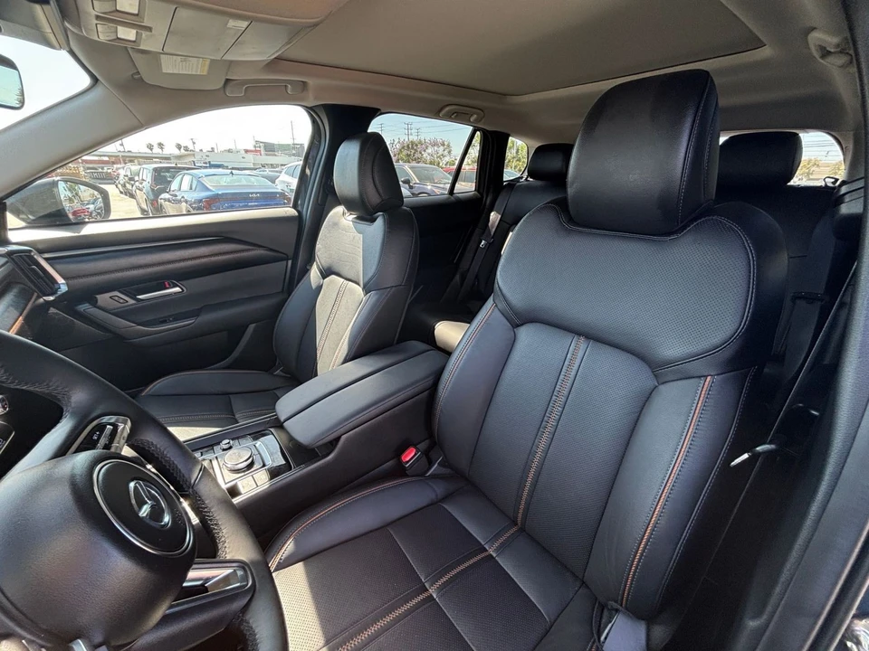 2025 Mazda CX-50 - Image 25 of 31