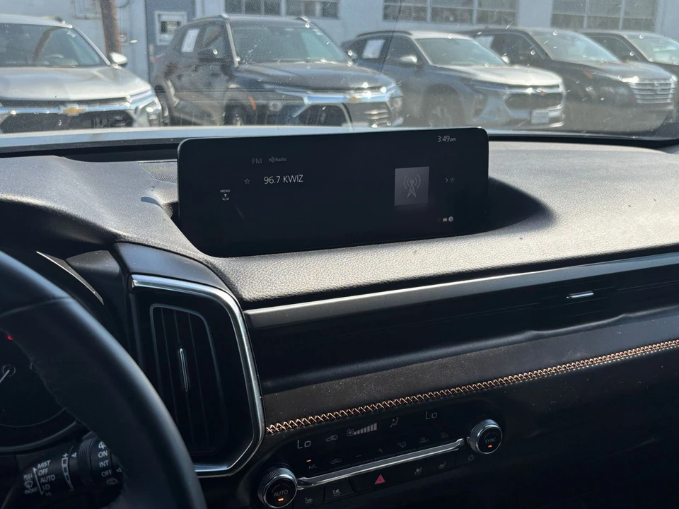 2025 Mazda CX-50 - Image 16 of 31