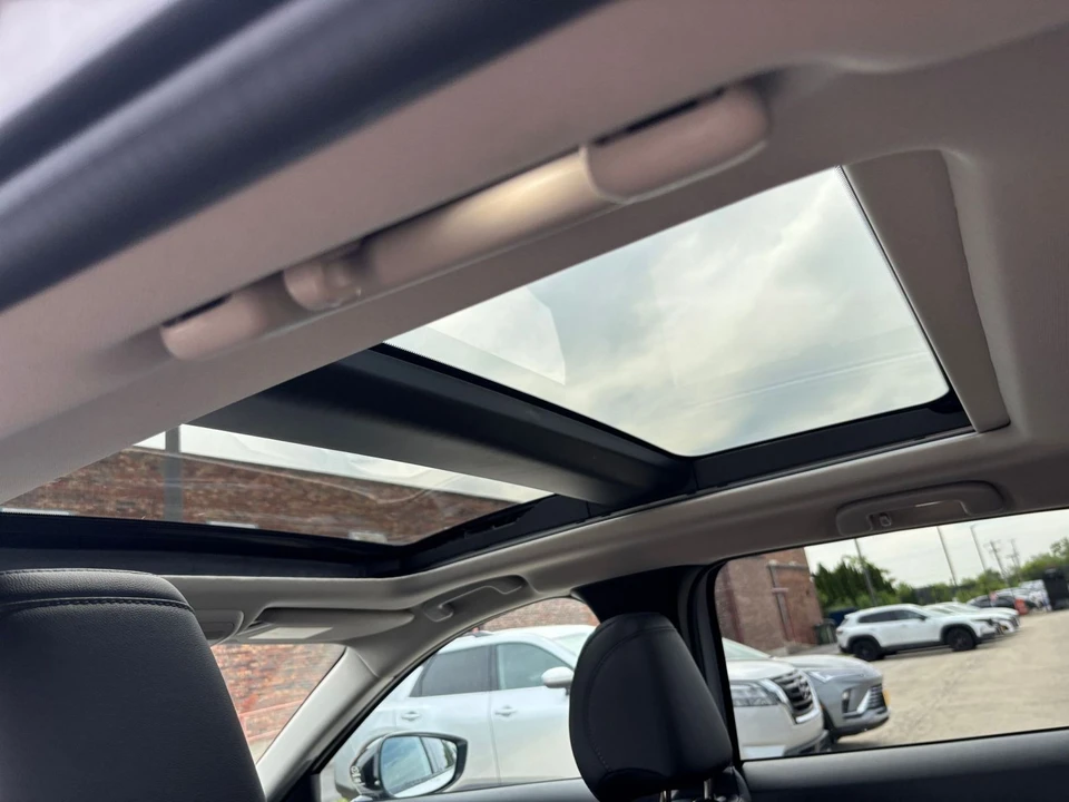2025 Mazda CX-50 - Image 26 of 31