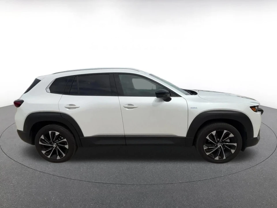 2025 Mazda CX-50 - Image 18 of 31