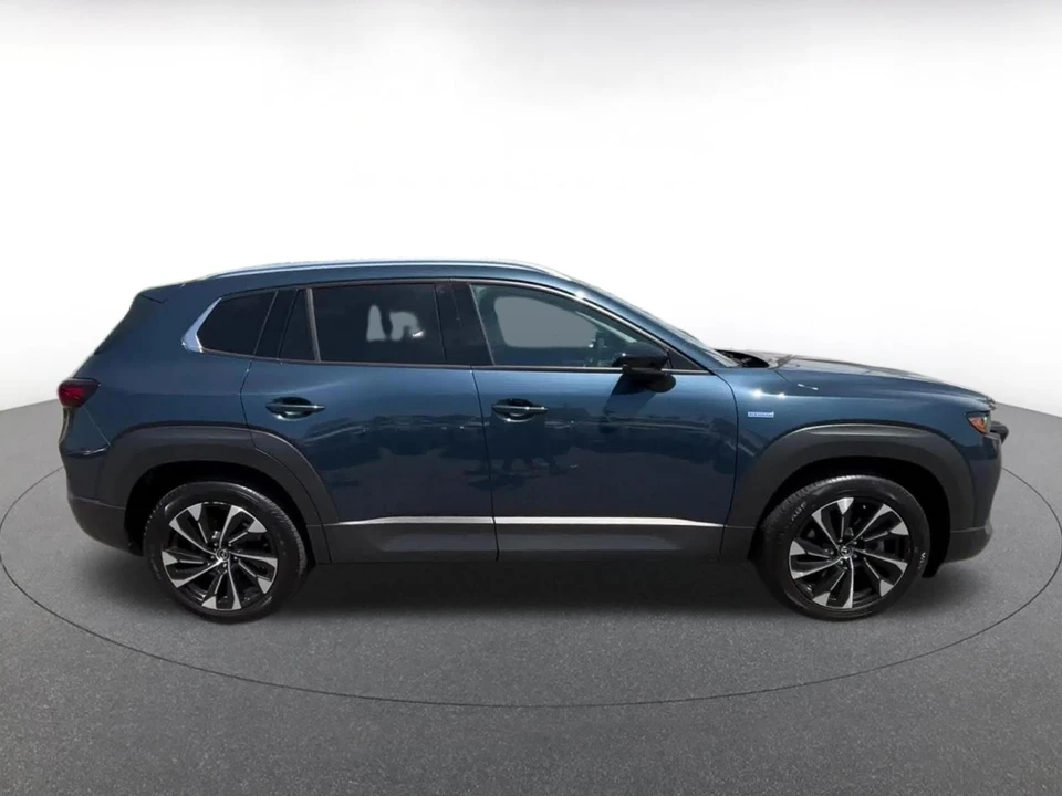 2025 Mazda CX-50 - Image 18 of 31