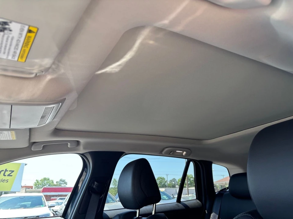 2025 Mazda CX-50 - Image 25 of 31