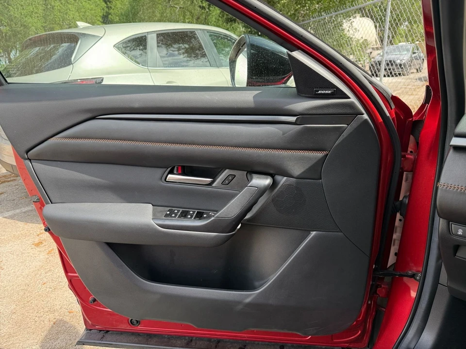 2025 Mazda CX-50 - Image 15 of 31