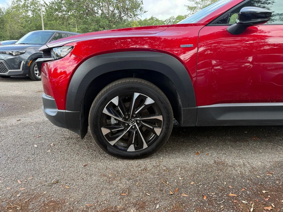 2025 Mazda CX-50 - Image 24 of 31