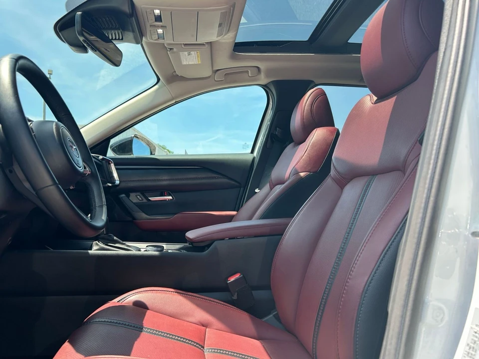 2025 Mazda CX-50 - Image 25 of 31