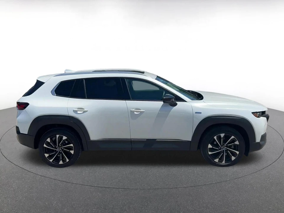 2025 Mazda CX-50 - Image 18 of 31