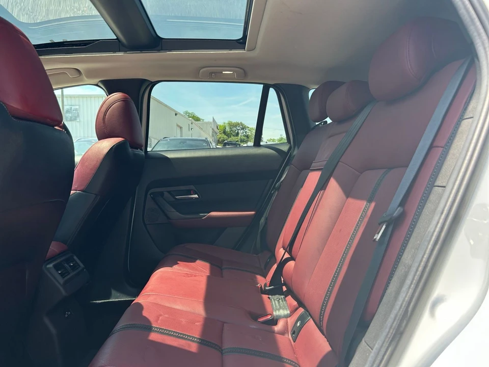 2025 Mazda CX-50 - Image 24 of 31