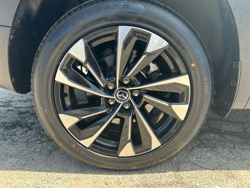 2025 Mazda CX-50 - Image 24 of 31