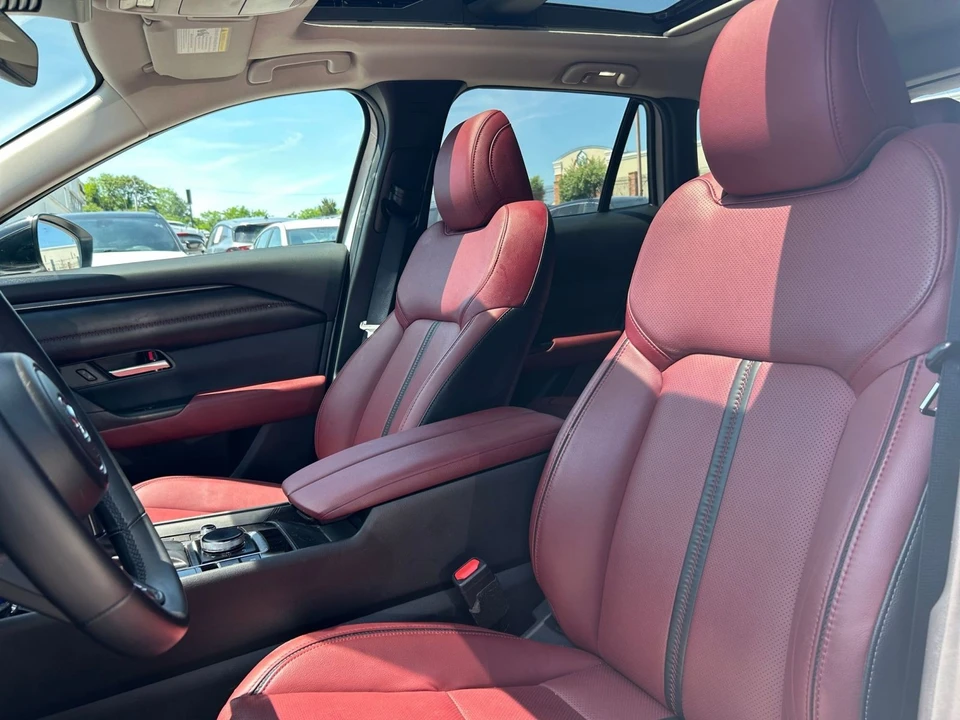 2025 Mazda CX-50 - Image 30 of 31