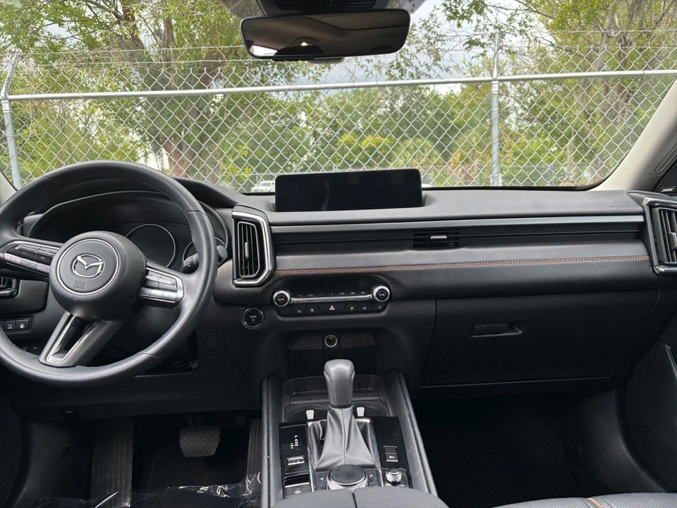 2025 Mazda CX-50 - Image 19 of 31