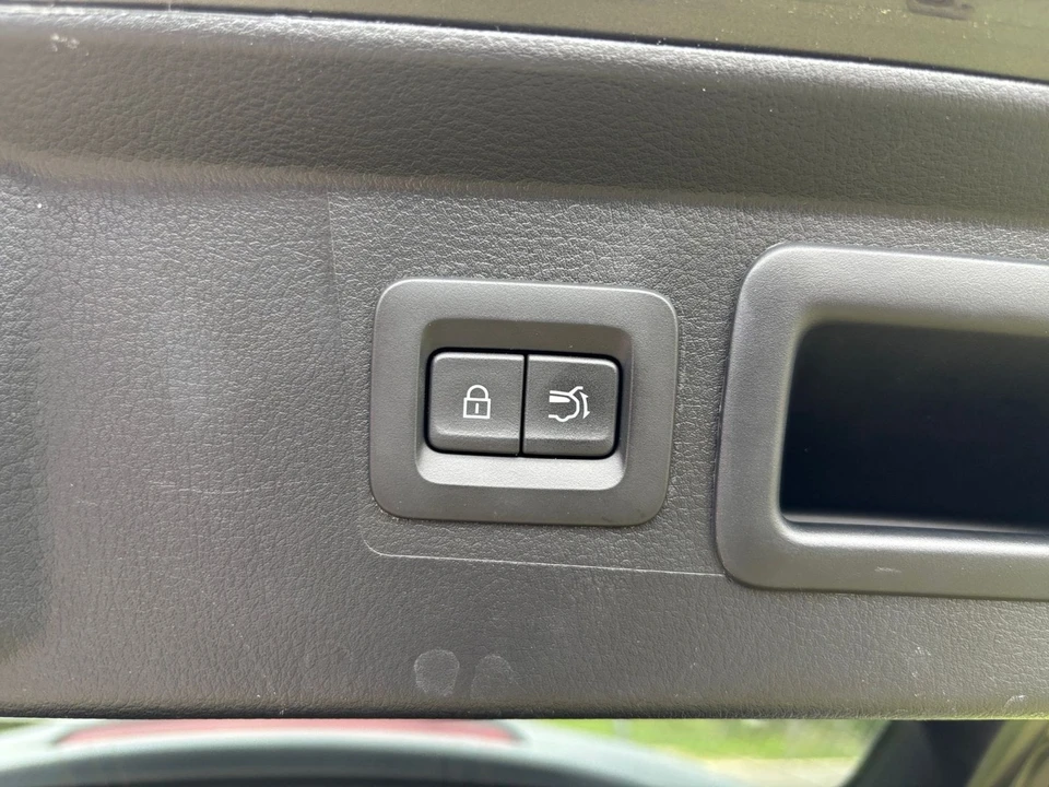 2025 Mazda CX-50 - Image 25 of 31
