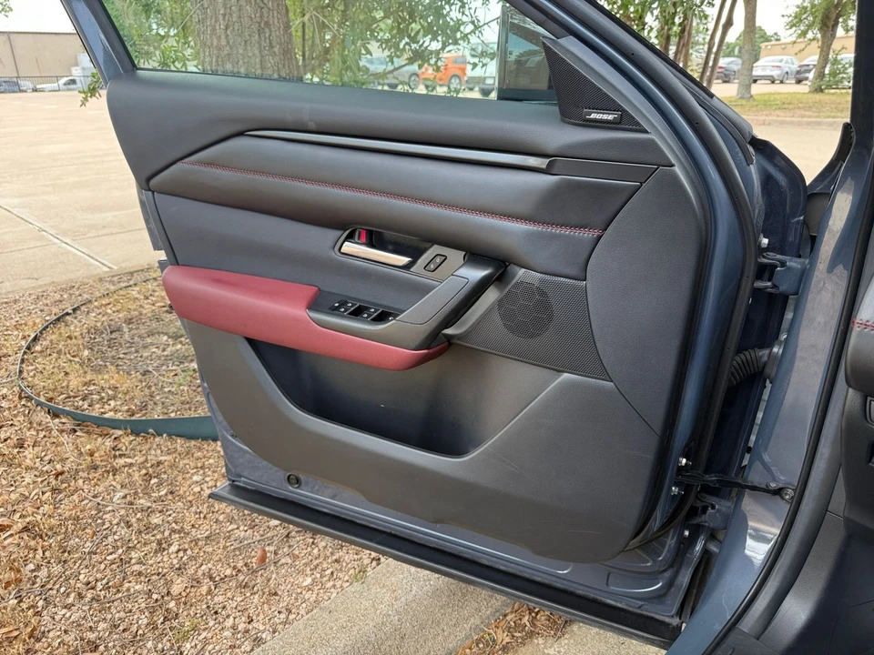 2025 Mazda CX-50 - Image 17 of 31