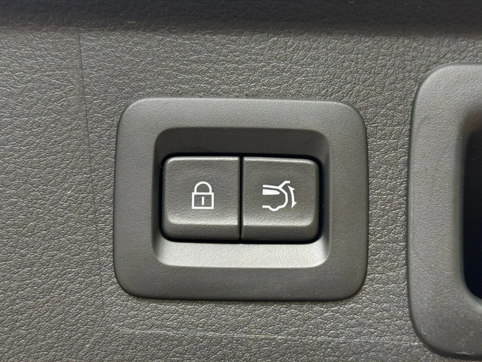 2025 Mazda CX-50 - Image 24 of 31
