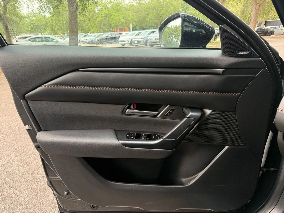 2025 Mazda CX-50 - Image 22 of 31