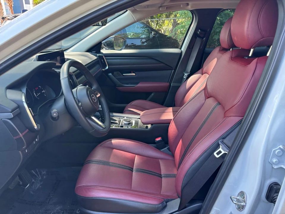 2025 Mazda CX-50 - Image 26 of 31