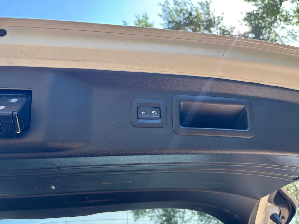 2025 Mazda CX-50 - Image 26 of 31