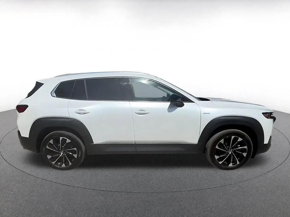 2025 Mazda CX-50 - Image 18 of 31