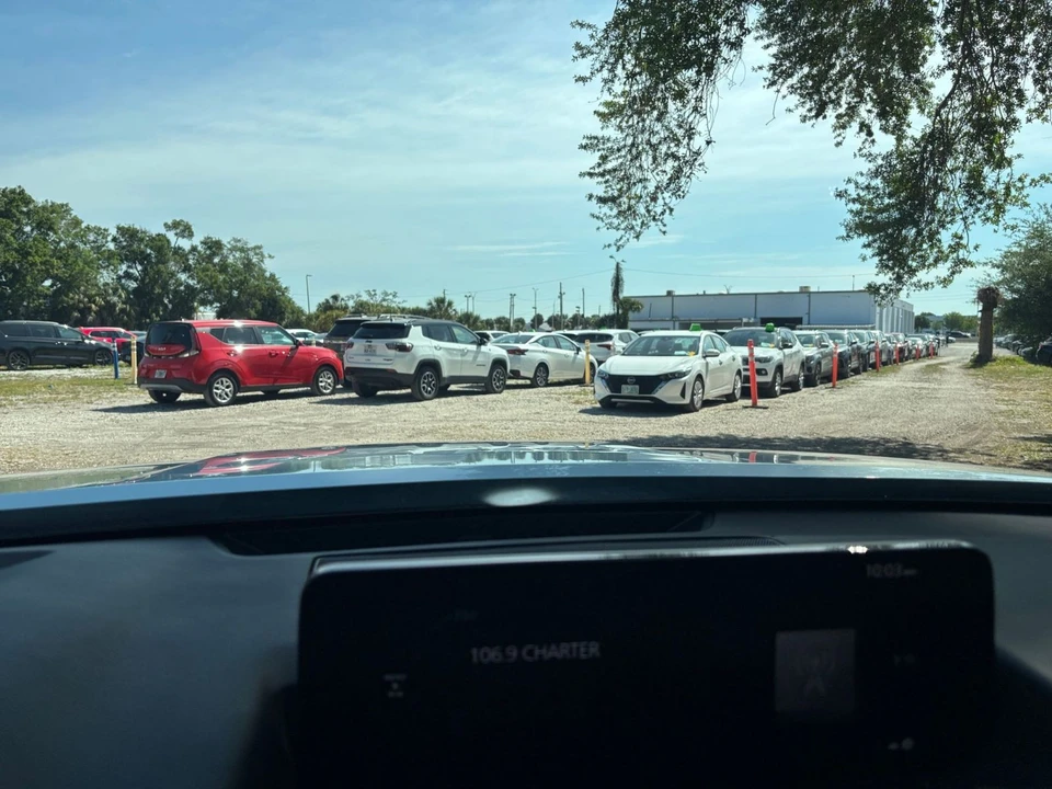 2025 Mazda CX-50 - Image 19 of 31